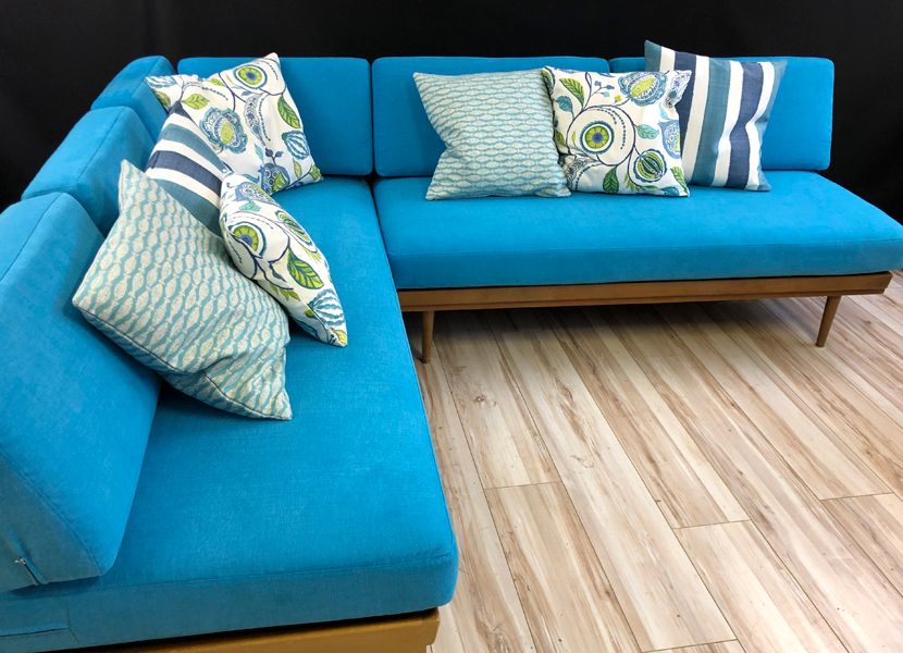 60er Jahre Sofa mit losen Polstern, fertig gepolstert