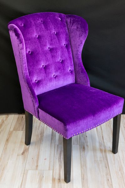 Lila Thron Sessel, fertig gepolstert